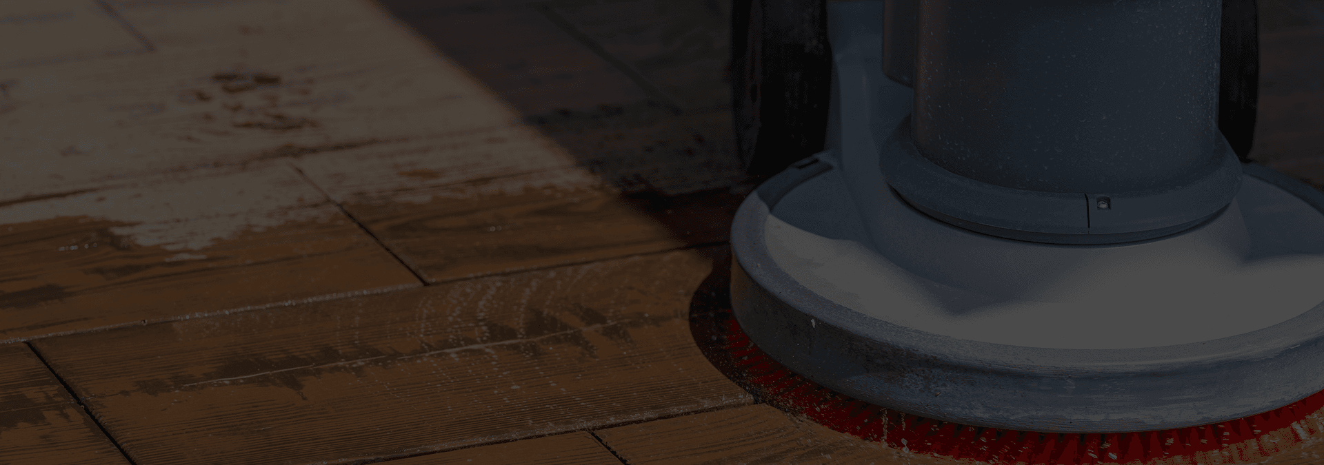 Limpeza mecanizada de pisos e manutenção em geral